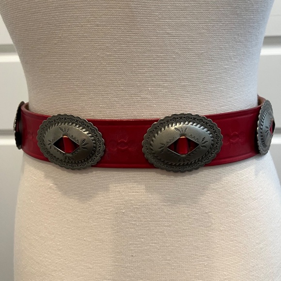 Vintage Catherine Dial Easley Red / Silver Tone Leather Concho Belt, Size M main image 5